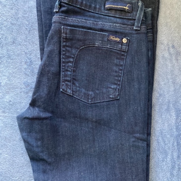 Fidelity denim women’s dark flare jeans / 30 inch waist and 29 inch inseam - Picture 4 of 6